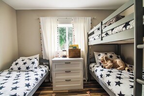 3 bedrooms, iron/ironing board, travel cot, free WiFi
