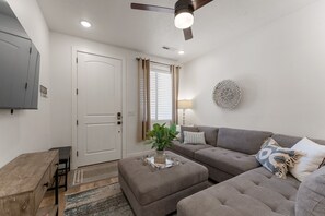 Condo, 3 Bedrooms | Living area