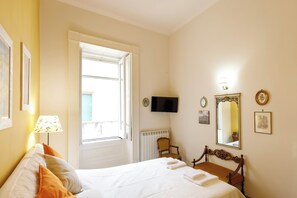 2 bedrooms, iron/ironing board, free WiFi, bed sheets - Duomo77 by Elite Villas (Napoli)