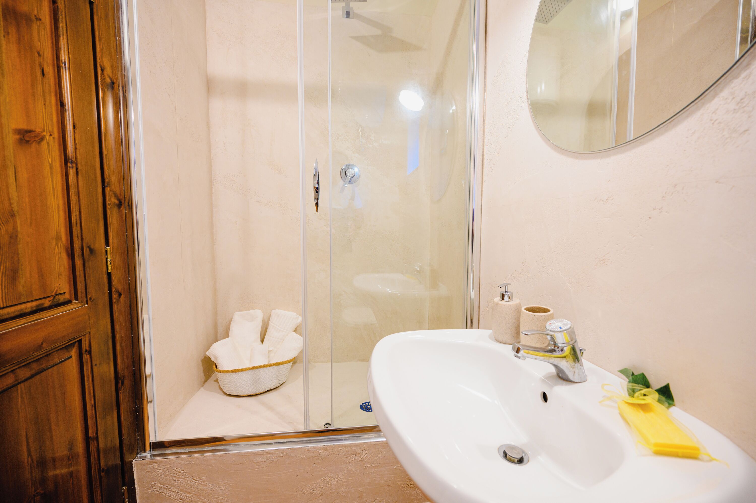 Dusche, Haartrockner, Bidet, Handtücher