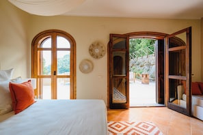 3 chambres, fer et planche à repasser, Wi-Fi gratuit, draps fournis