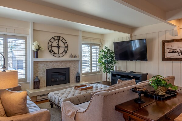 TV, fireplace