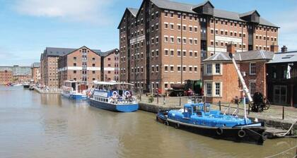 Tudor House by STAE-Homes