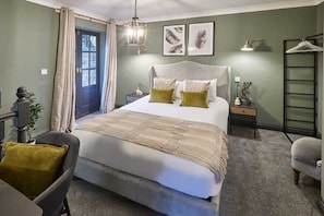 3 habitaciones, tabla de planchar con plancha, wifi y ropa de cama