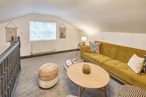 Televisión y oficina 