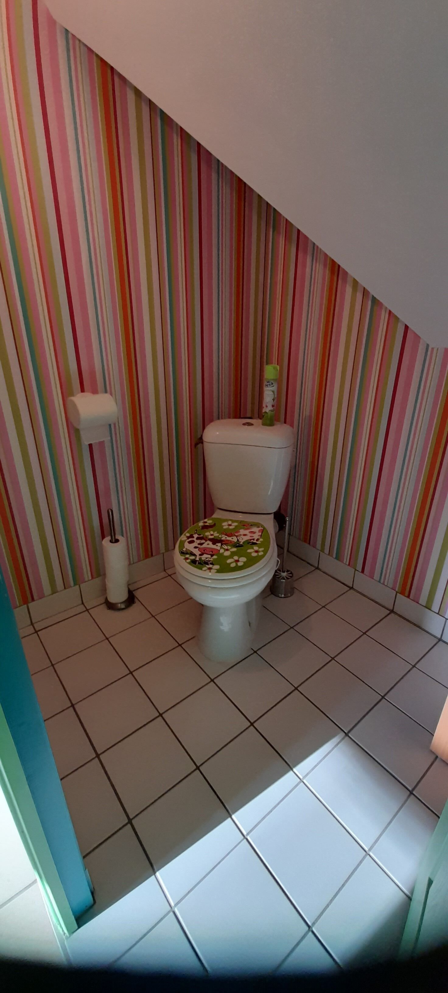 Large private room 2 places and 1 cot in a quiet area, outside housing estate