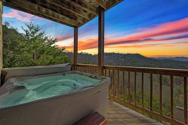 Outdoor spa tub