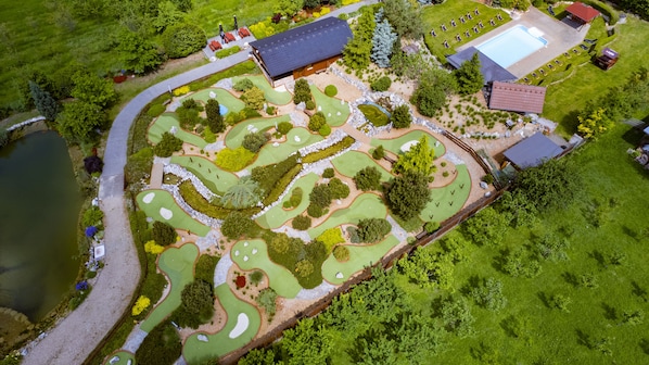 Mini-golf