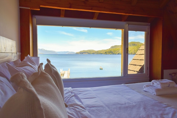 Standard Double or Twin Room, Lake View | Hypo-allergenic bedding, in-room safe, blackout drapes, free WiFi