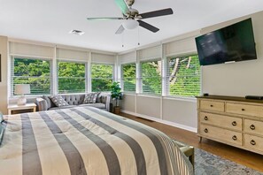 6 Schlafzimmer, Schreibtisch, Bügeleisen/Bügelbrett, WLAN