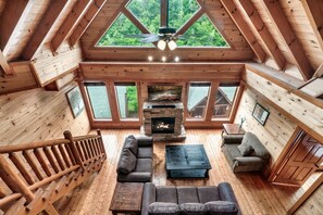 TV connectée, cheminée, jeux vidéo