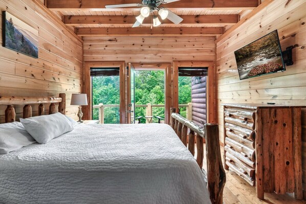 8 bedrooms, desk, iron/ironing board, WiFi - Smoky Mountain Haven - 8 BD Cabin in Pigeon Forge (Sevierville)