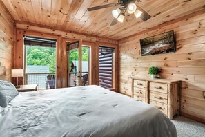8 bedrooms, desk, iron/ironing board, WiFi
