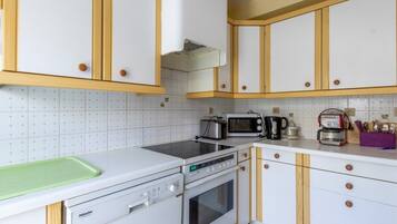 Fridge, microwave, oven, dishwasher