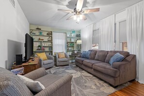 House, 3 Bedrooms | Living room | Smart TV - Lovebirds Getaway 3 Bedroom Home by RedAwning (Fredericksburg)