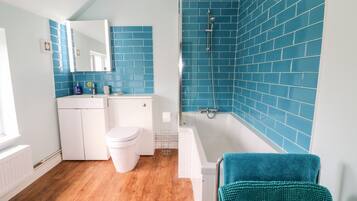 Casa de campo | 4 dormitorios, decoración individual, mobiliario individual