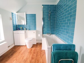 Cottage | 4 bedrooms, individually decorated, individually furnished, free WiFi