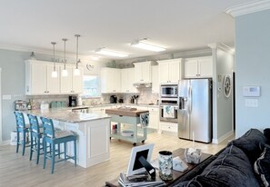 Casa, 4 habitaciones | Cocina privada | Refrigerador, horno, cafetera y tetera y tostadora 