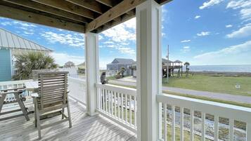 House, 4 Bedrooms | Balcony