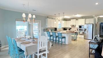 House, 4 Bedrooms | Dining