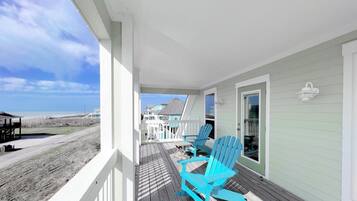 House, 4 Bedrooms | Balcony