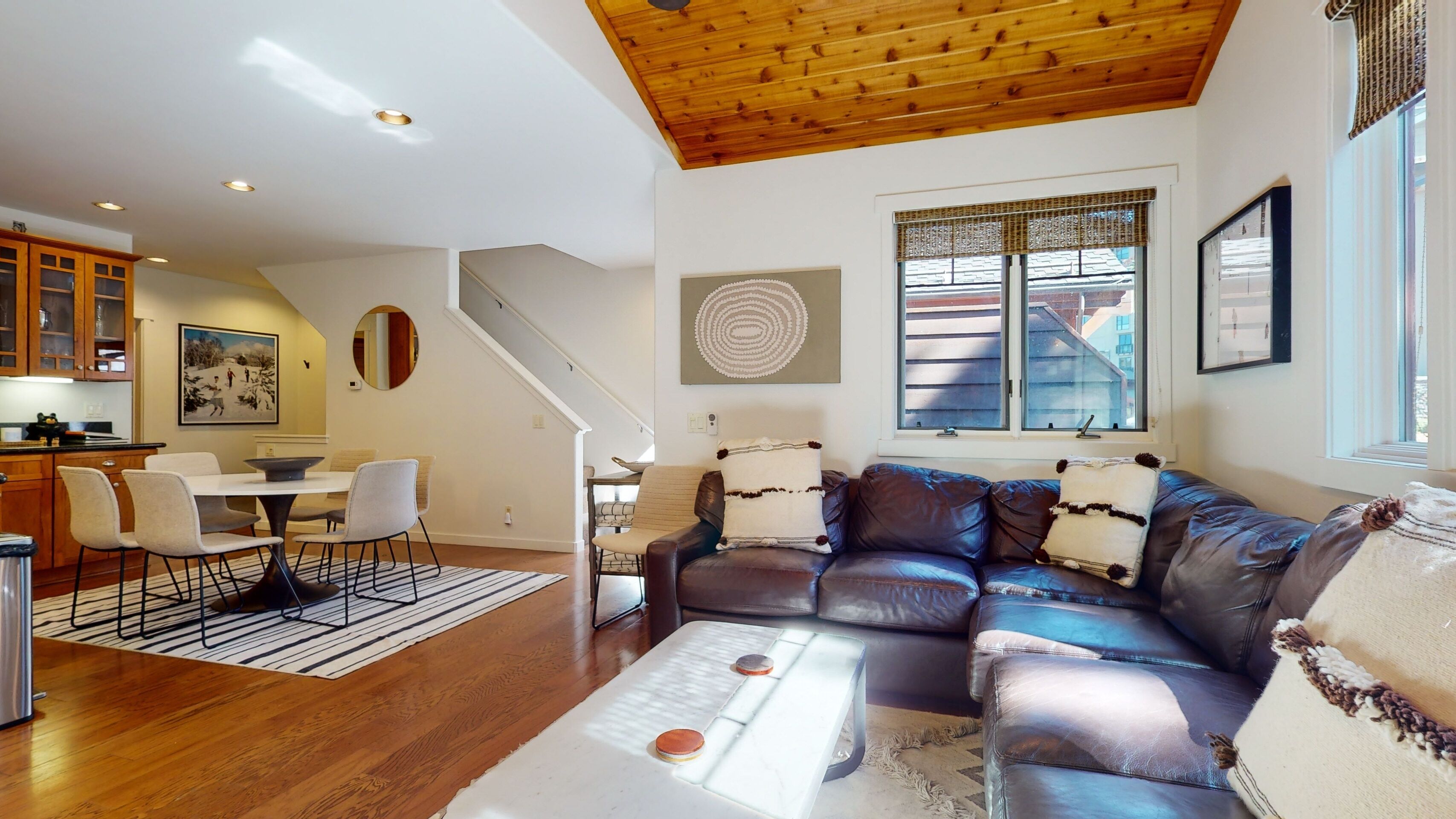 Grayfox 2 Pet-friendly, 5-star With Private Hot Tub, 2 Car Garage and Prime Location by Redawning