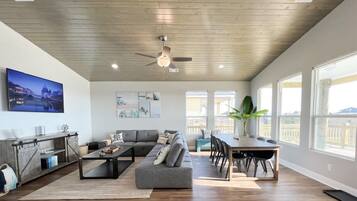 House, 3 Bedrooms | Living area | Smart TV