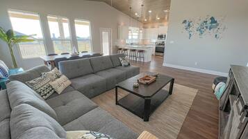 House, 3 Bedrooms | Living area | Smart TV