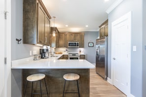 Cottage, 3 Bedrooms | Private kitchen