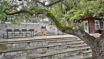 House, 5 Bedrooms | Property grounds