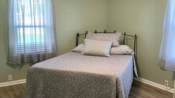 2 bedrooms, WiFi, bed sheets