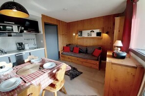Interior - 1st floor, balcony, tv, ski locker, 18m², Les Menuires (Les Menuires)