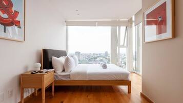 2 bedrooms, iron/ironing board, travel cot, WiFi