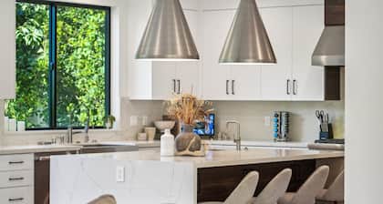 Curson Modern - Modern Beverly Grove Masterpiece