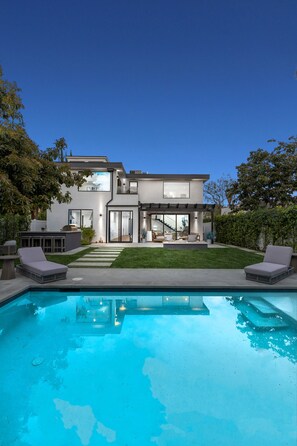 A heated pool - Curson Modern - Modern Beverly Grove Masterpiece (Los Angeles)