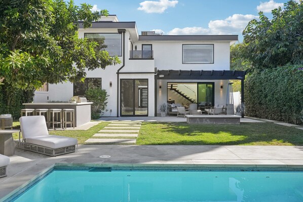 A heated pool - Curson Modern - Modern Beverly Grove Masterpiece (Los Angeles)