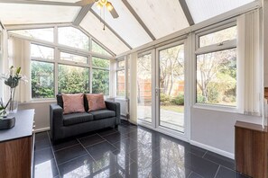 TV, fireplace, offices