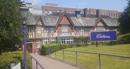 Large Home near Edgbaston Stadium, UOB & QE hospital sleeps 6