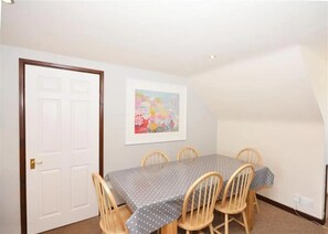 Dining - Direct Beach Access! Top Floor Apartment Perranporth (Perranporth)
