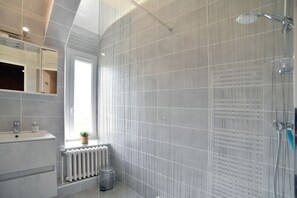 Douche, séchoir à cheveux