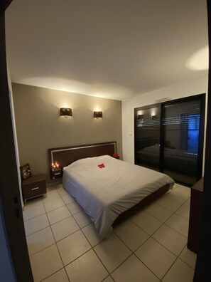 5 bedrooms, iron/ironing board, free WiFi, bed sheets