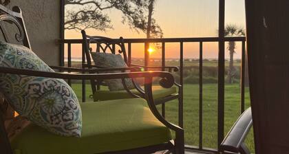 Sunrise Showcase - Serene direct river view!