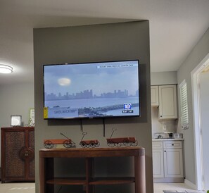 Interior - Condo#3. KING SIZE BED, HIGH SPEED INTERNET and FREE PARKING. (Hollywood)