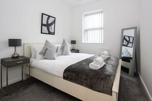 1 bedroom, iron/ironing board, WiFi, bed sheets - Contemporary Bolton Apartment in Central Location (Bolton)
