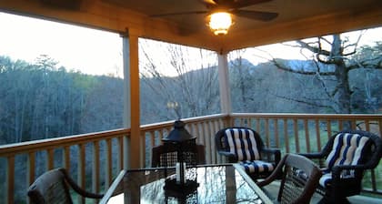 Rumbling Bald Resort/ Apple Valley Villa mountain getaway!