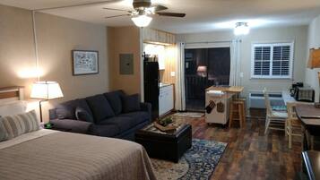 TV connectée, cheminée, lecteur de DVD