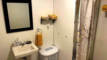 Dusch, hÄrtork, handdukar och tvÄl