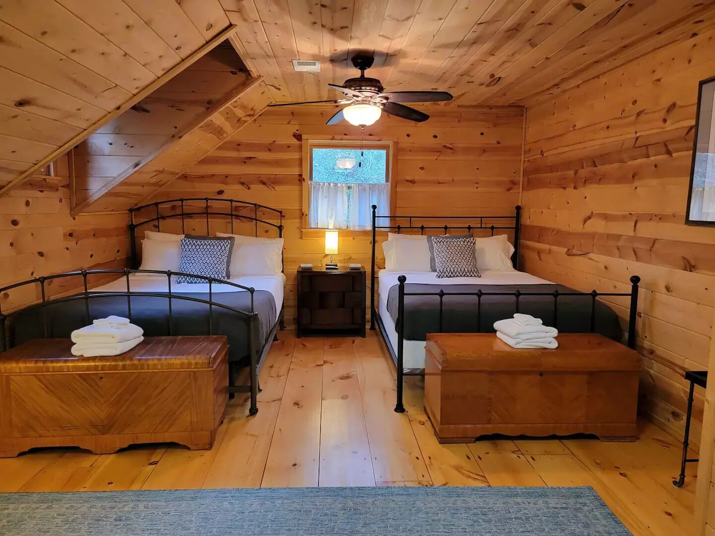 Ruhewald Cabin - Hot Tub, 3 Creeks w/Waterfalls, Remote