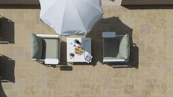 Seasonal outdoor pool, pool umbrellas, sun loungers