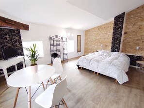5 habitaciones, tabla de planchar con plancha y wifi gratis